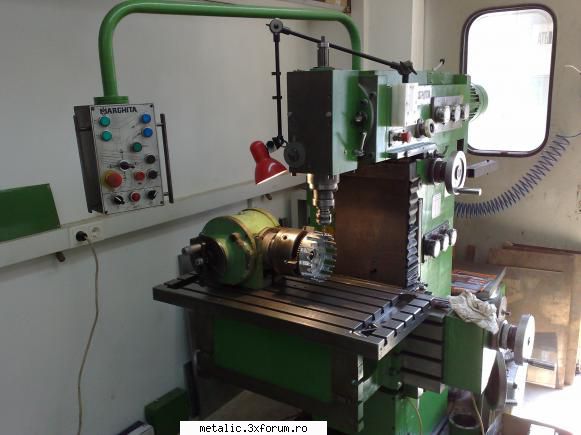 atasez poza masinii de frezat pe care o detin in atelier si anume modelul fus 25 de romaneasca pe
