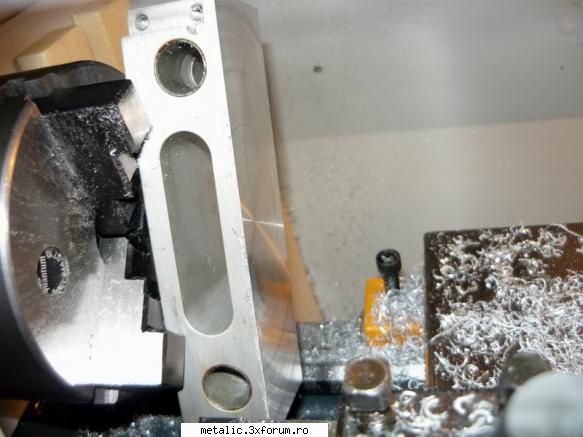 prima strunjire a fost pe 2 piese din aluminiu, din care am degrosat 10 mm pe o fata si 5 mm pe